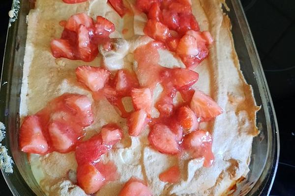 Rice Casserole with Strawberries and Meringue Hood in Monsieur Cuisine