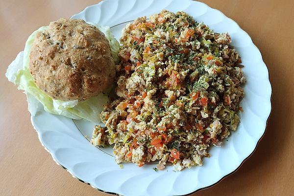 Scrambled Eggs with Ham, Paprika and Leek