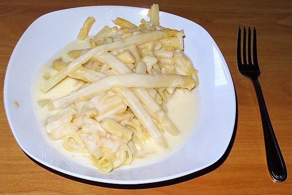 Spaghetti with Asparagus and White Wine Sauce