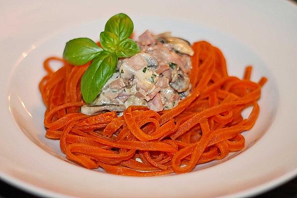 Spaghetti with Ham and Mushrooms in Cream