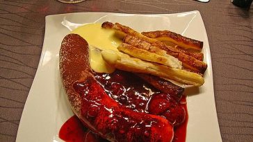 Flammkuchen Currywurst