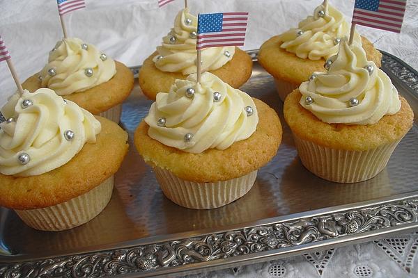 Vanilla Cupcakes with Buttercream