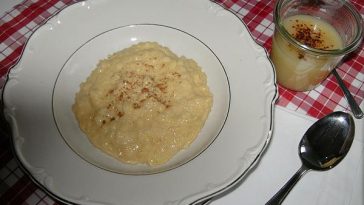 Apple Soup with Cinnamon and Vanilla