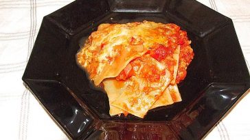 Vegan / Vegetarian Goulash with Soy Cubes and Peppers