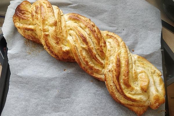 Yeasttail with Hazelnut Filling