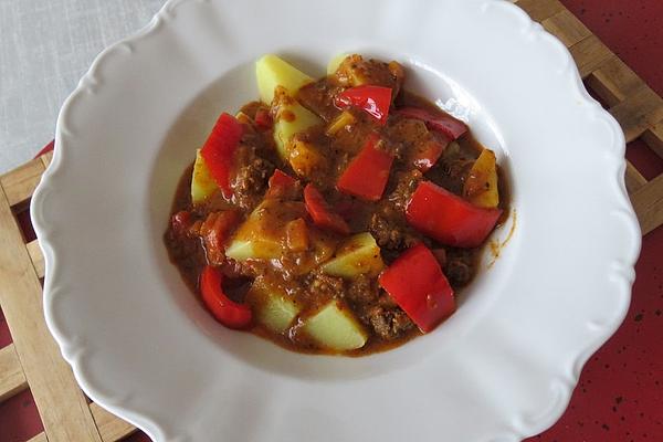 Zack Zack Mince with Paprika and Potatoes